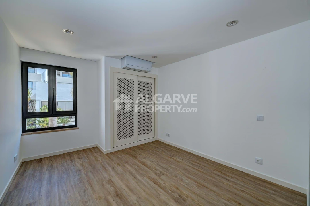 Apartamento T2 para Venda em Quarteira Foto 14