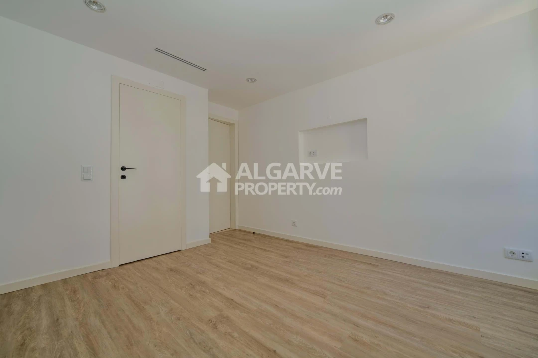 Apartamento T2 para Venda em Quarteira Foto 16