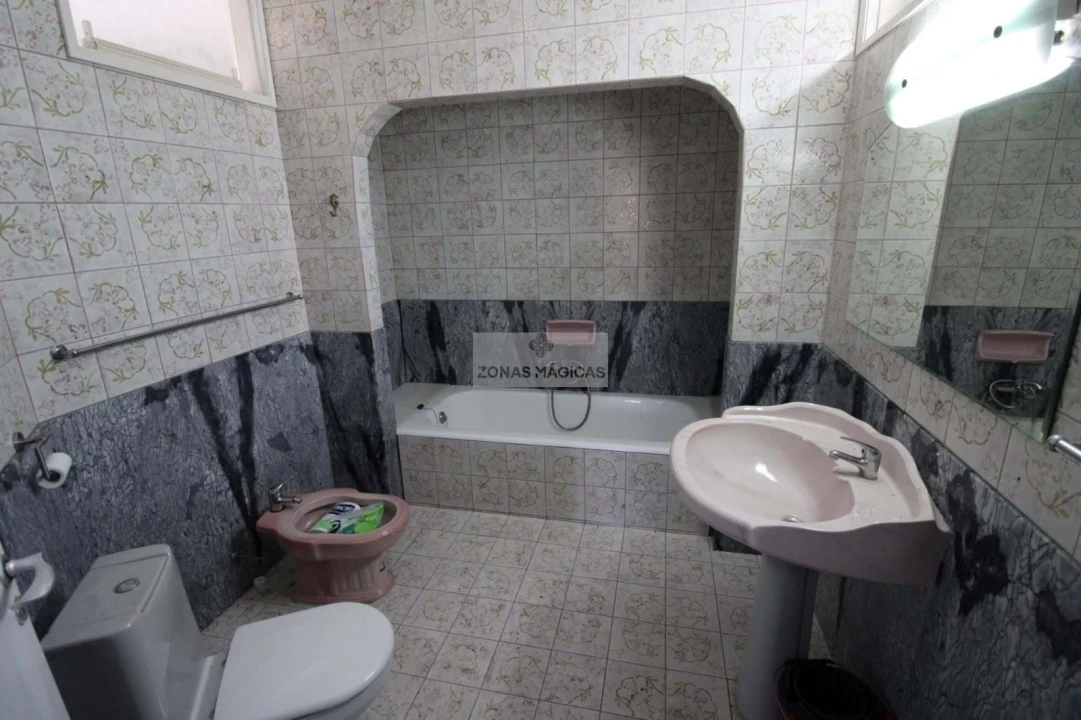 Moradia T4 para Venda em Lagos (São Sebastião e Santa Maria) Foto 38