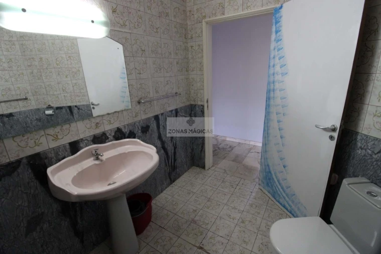 Moradia T4 para Venda em Lagos (São Sebastião e Santa Maria) Foto 40