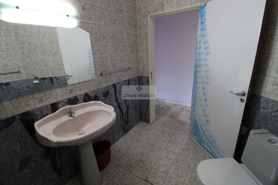 Moradia T4 para Venda em Lagos (São Sebastião e Santa Maria) Foto 40