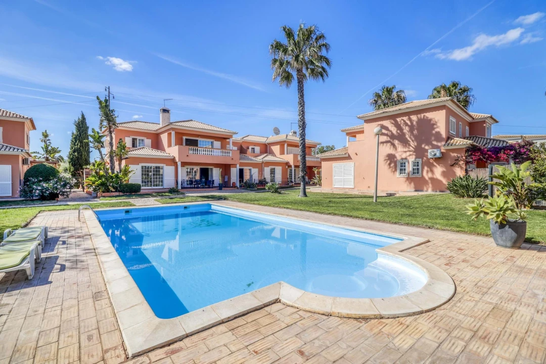 Moradia T3 para Venda em Quarteira Foto 1