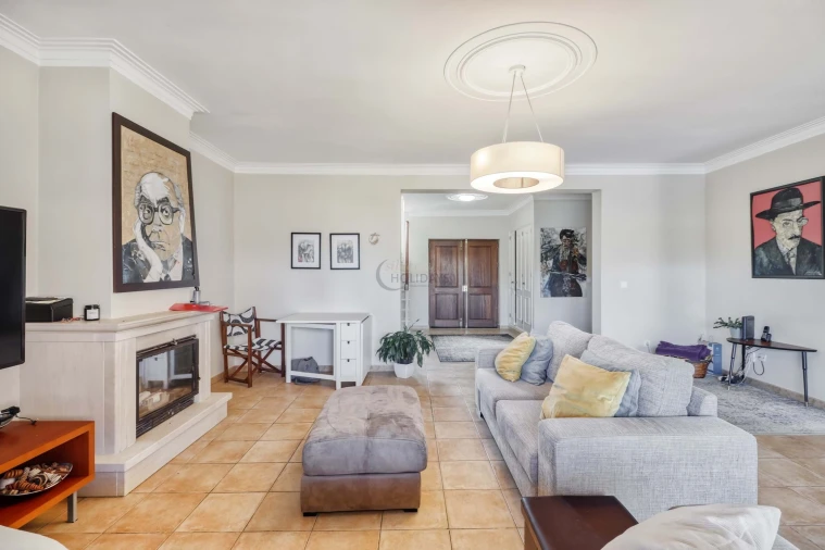 Moradia T3 para Venda em Quarteira Foto 5