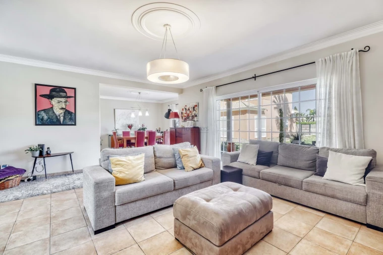 Moradia T3 para Venda em Quarteira Foto 2