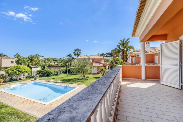 Moradia T3 para Venda em Quarteira Foto 14