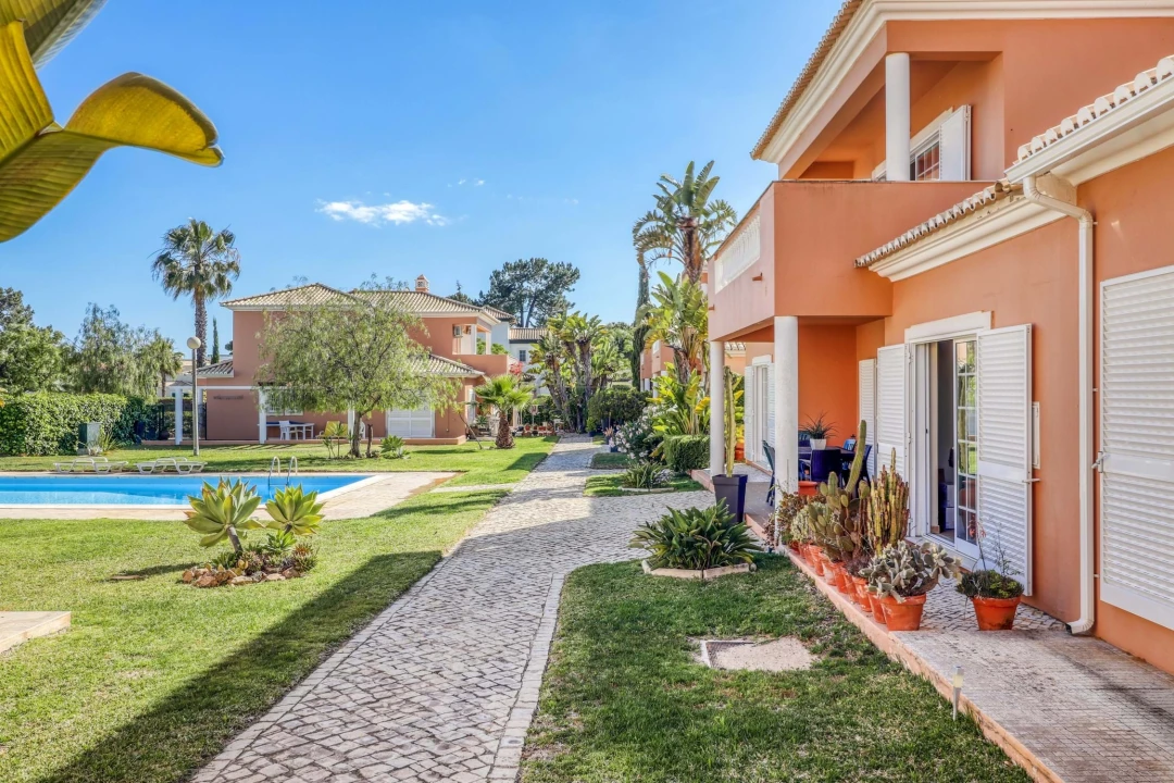 Moradia T3 para Venda em Quarteira Foto 28