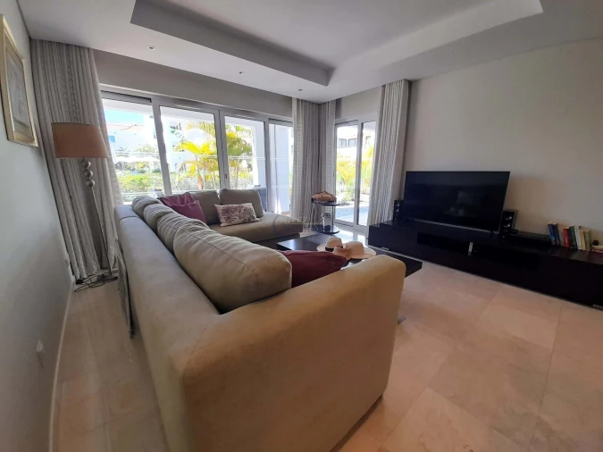 Apartamento T2 para Venda em Quarteira Foto 4