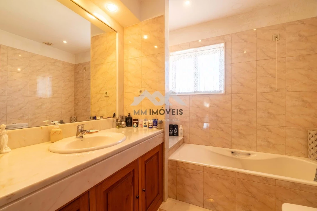 Moradia T5 para Venda em Santa Marinha e São Pedro da Afurada Foto 8