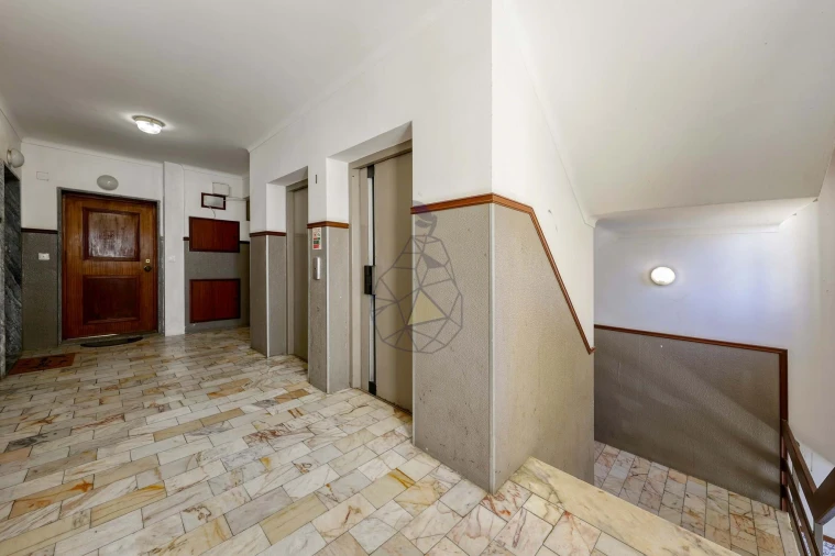 Apartamento T2 para Venda em Portimão Foto 37