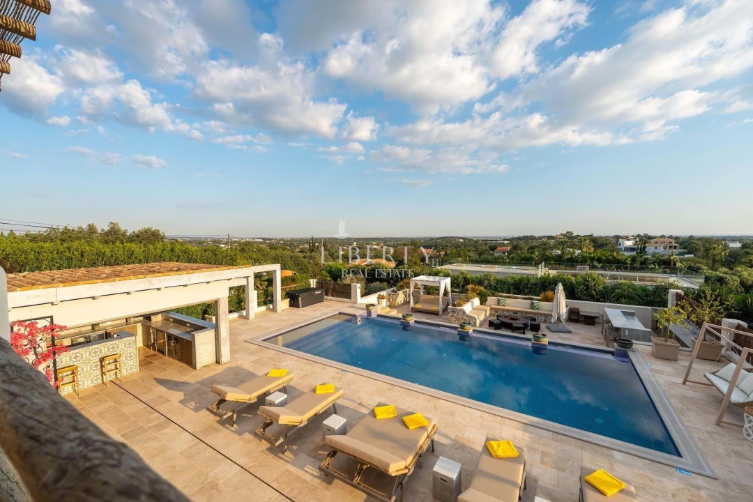 Moradia T4 para Venda em Almancil Foto 24