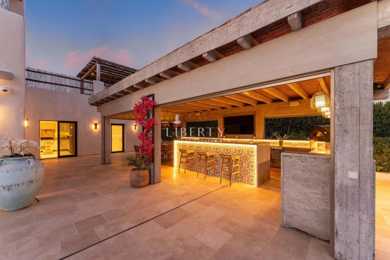 Moradia T4 para Venda em Almancil Foto 14