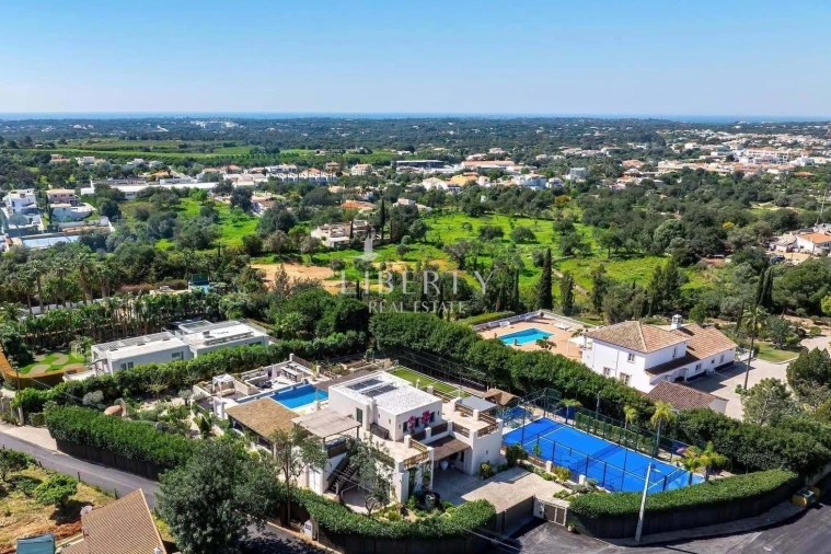 Moradia T4 para Venda em Almancil Foto 40