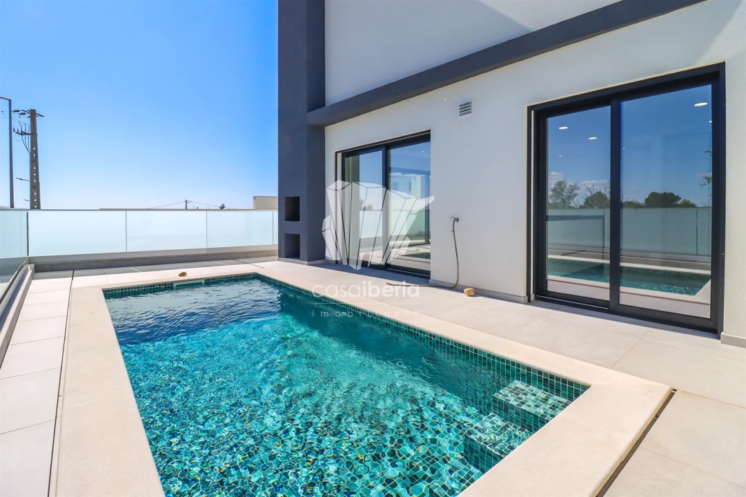 Moradia T4 para Venda em Mexilhoeira Grande Foto 2