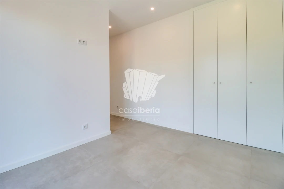 Moradia T4 para Venda em Mexilhoeira Grande Foto 27