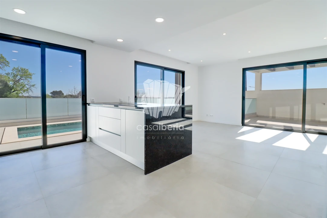 Moradia T4 para Venda em Mexilhoeira Grande Foto 17