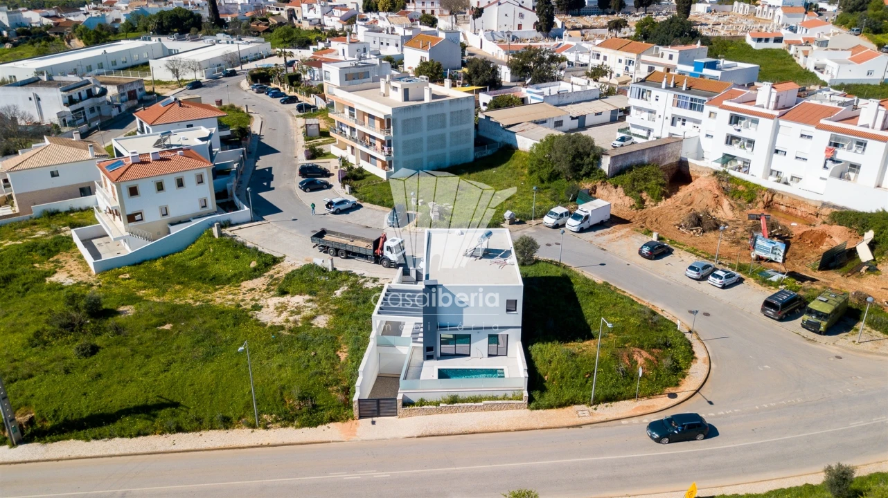 Moradia T4 para Venda em Mexilhoeira Grande Foto 9