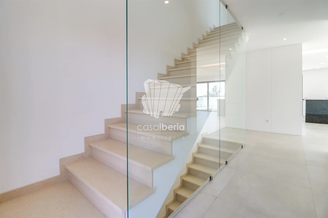 Moradia T4 para Venda em Mexilhoeira Grande Foto 22