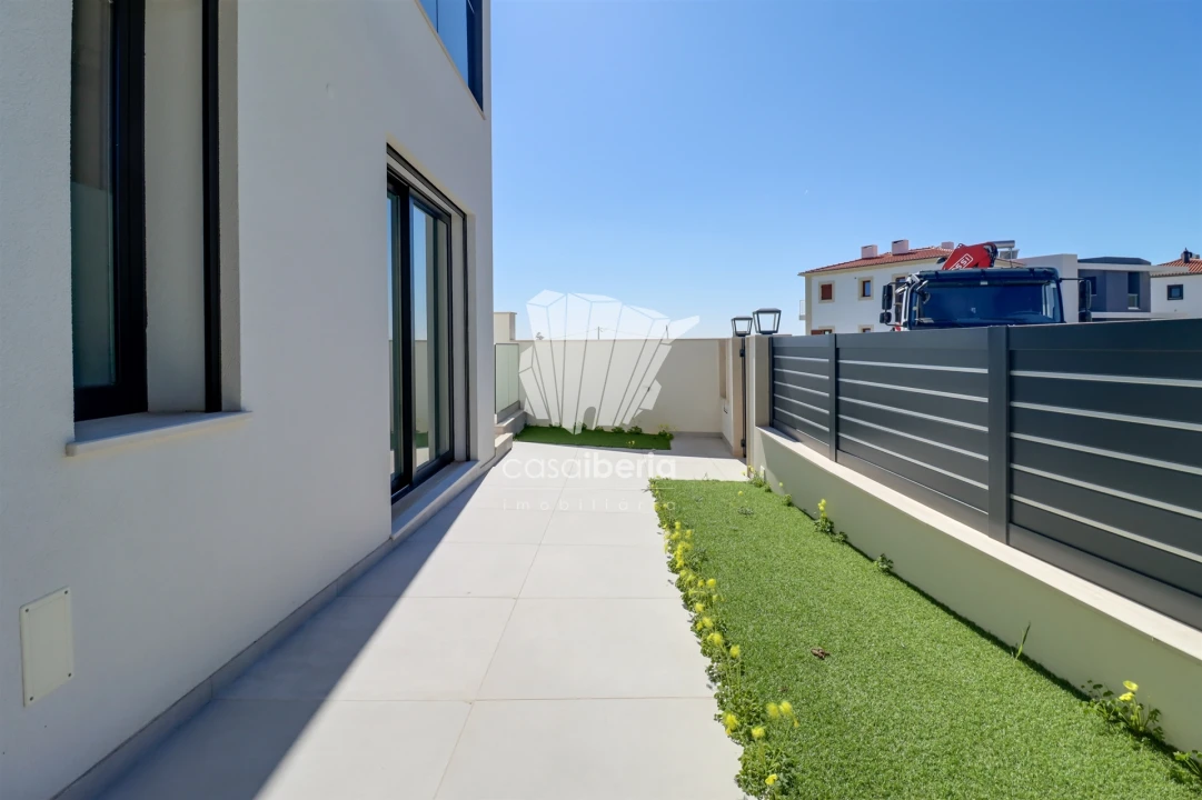 Moradia T4 para Venda em Mexilhoeira Grande Foto 44