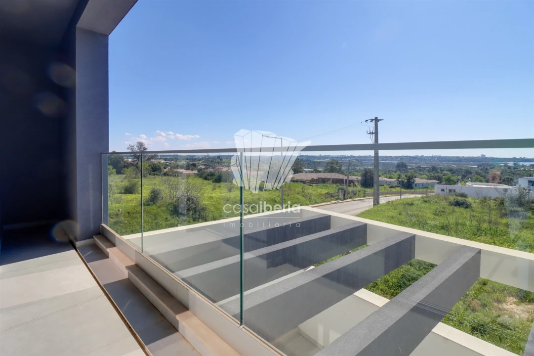 Moradia T4 para Venda em Mexilhoeira Grande Foto 30