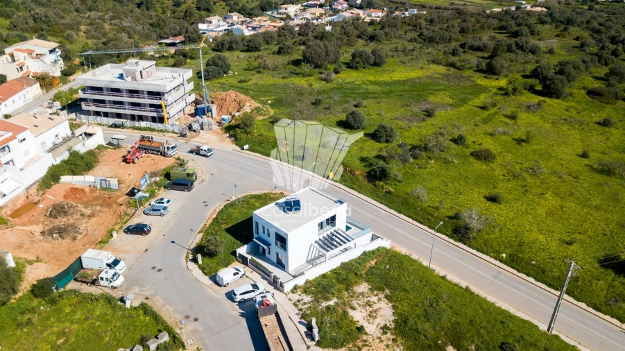 Moradia T4 para Venda em Mexilhoeira Grande Foto 4