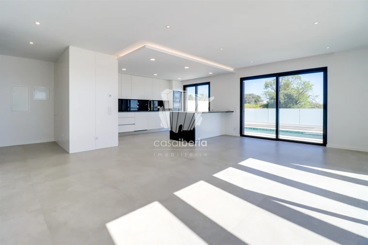 Moradia T4 para Venda em Mexilhoeira Grande Foto 14