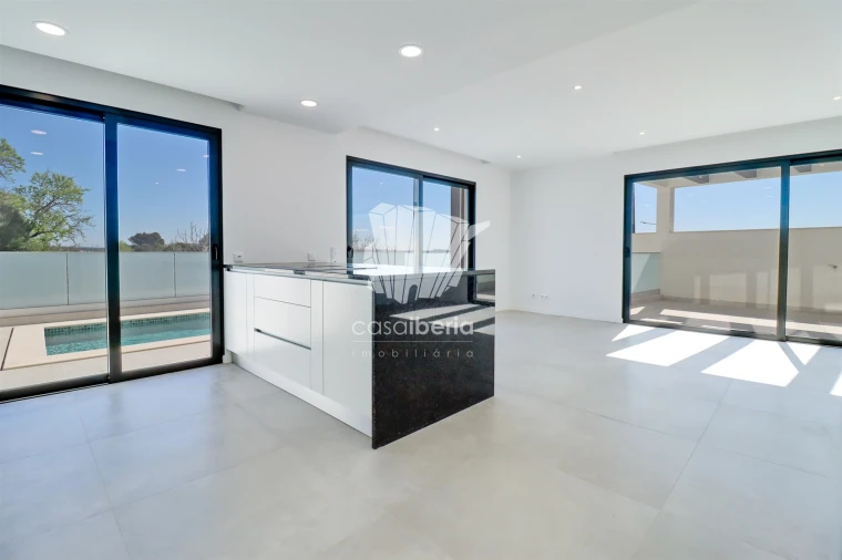 Moradia T4 para Venda em Mexilhoeira Grande Foto 17