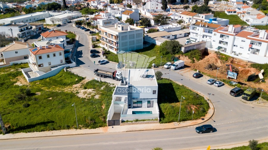 Moradia T4 para Venda em Mexilhoeira Grande Foto 9