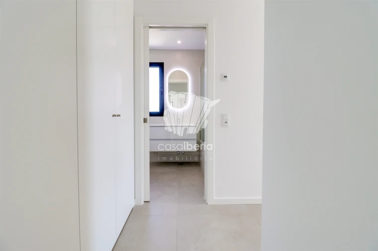 Moradia T4 para Venda em Mexilhoeira Grande Foto 37