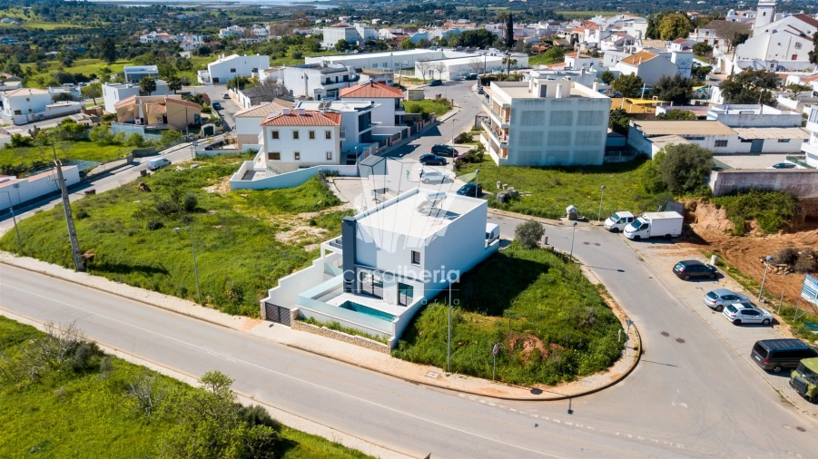 Moradia T4 para Venda em Mexilhoeira Grande Foto 10