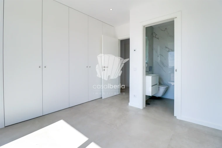 Moradia T4 para Venda em Mexilhoeira Grande Foto 29