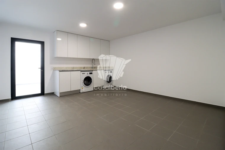 Moradia T4 para Venda em Mexilhoeira Grande Foto 47