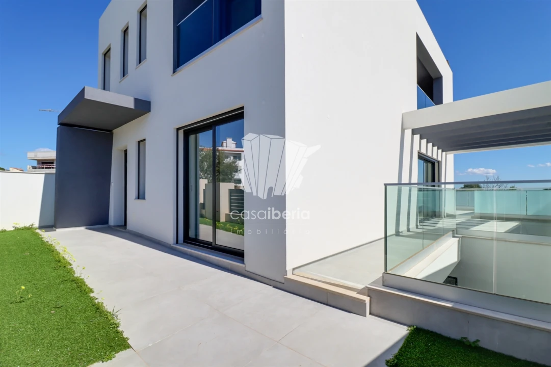 Moradia T4 para Venda em Mexilhoeira Grande Foto 1