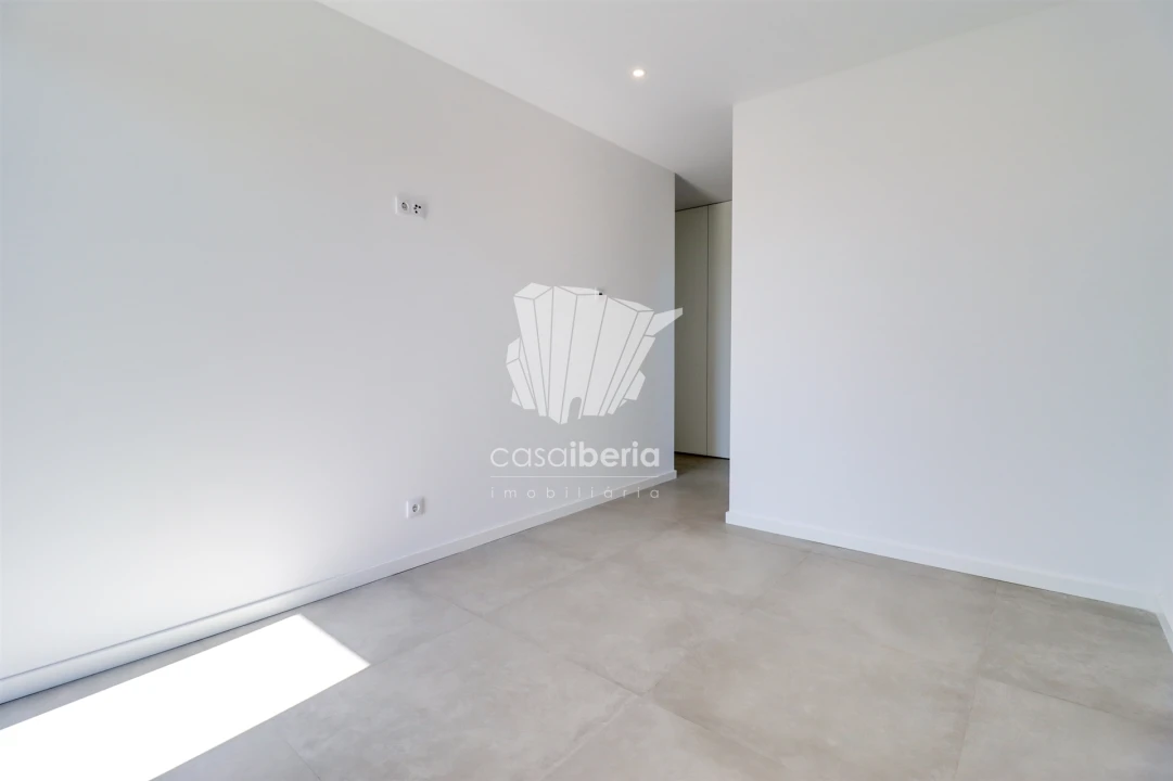 Moradia T4 para Venda em Mexilhoeira Grande Foto 35