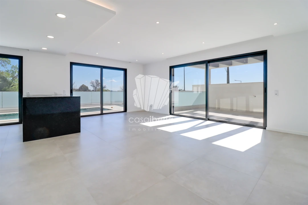 Moradia T4 para Venda em Mexilhoeira Grande Foto 13