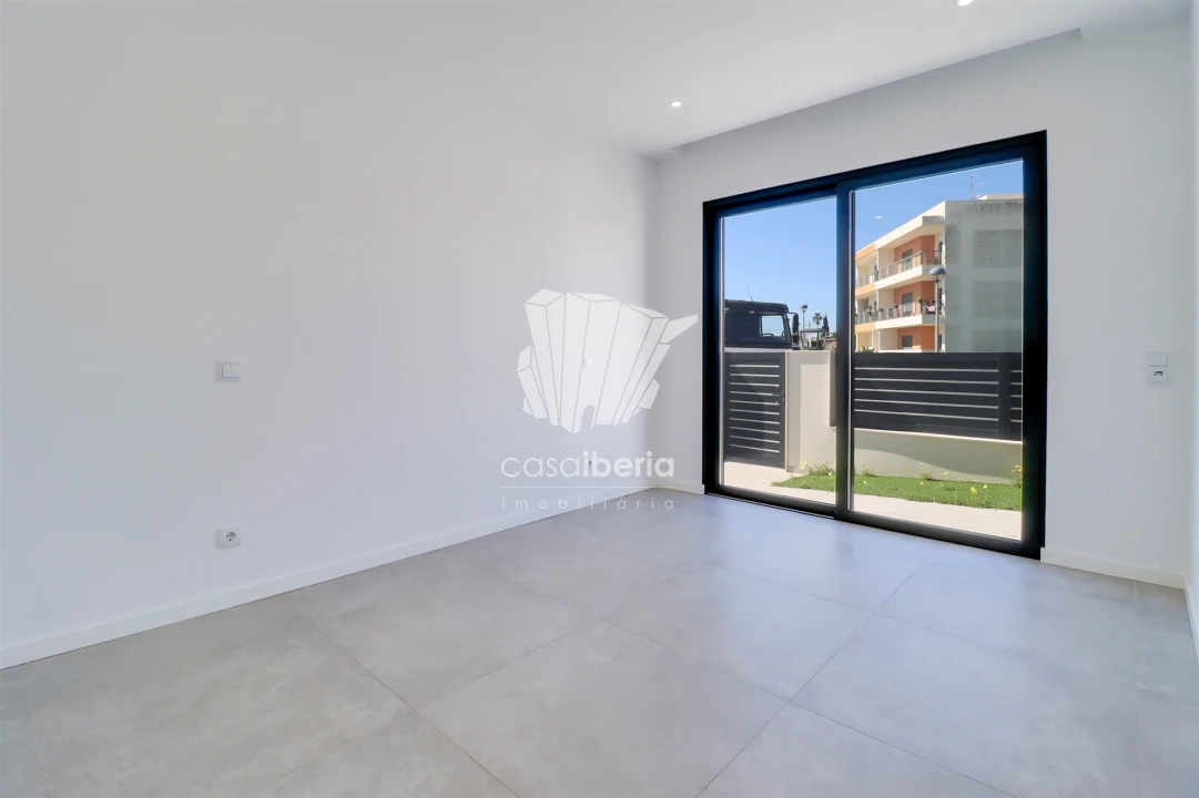 Moradia T4 para Venda em Mexilhoeira Grande Foto 20