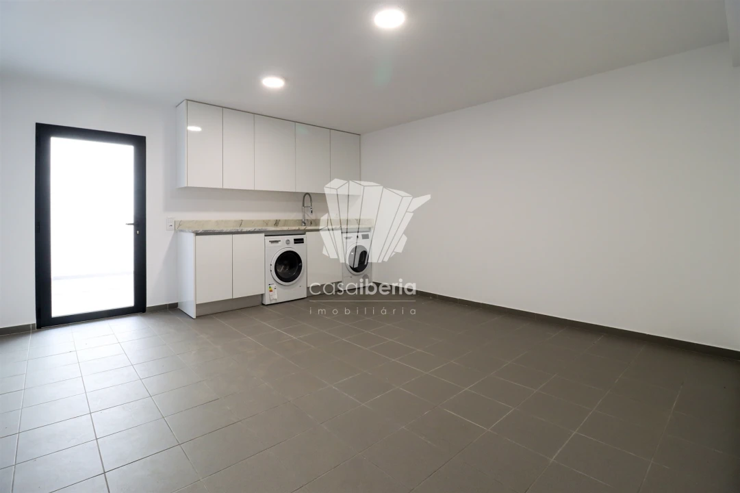 Moradia T4 para Venda em Mexilhoeira Grande Foto 47