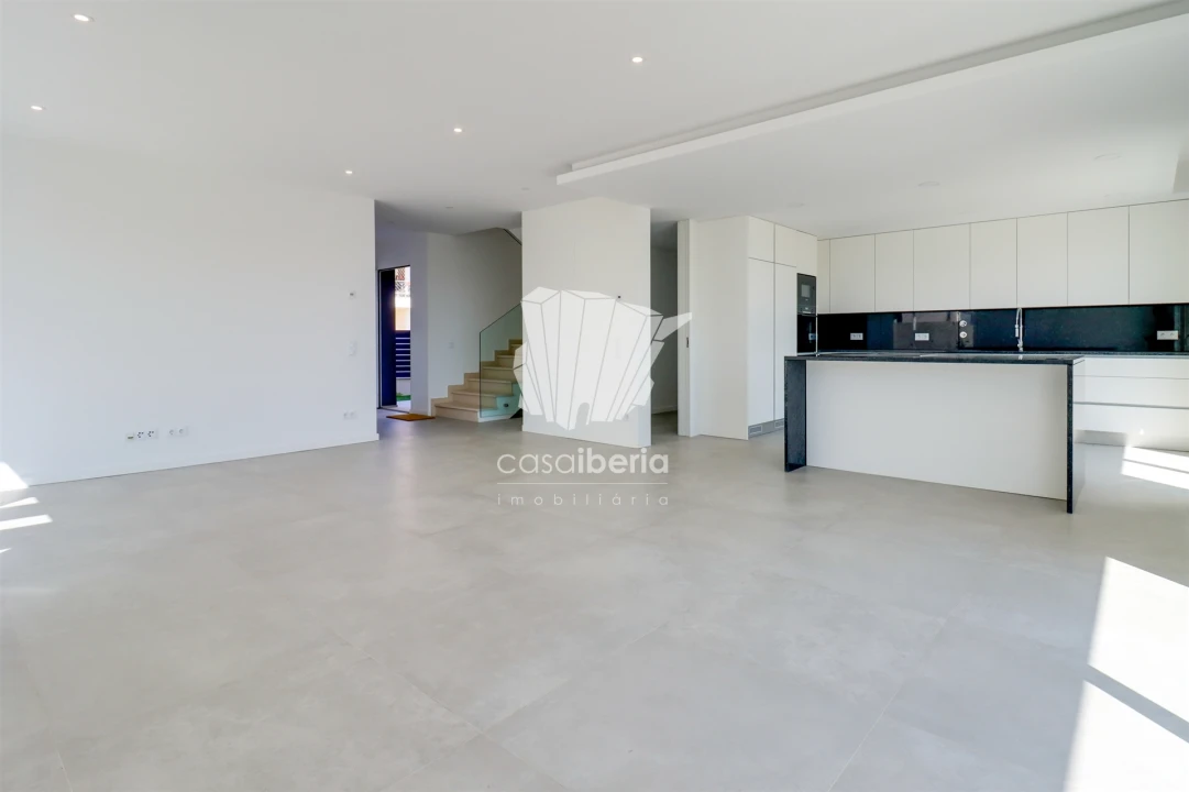 Moradia T4 para Venda em Mexilhoeira Grande Foto 7