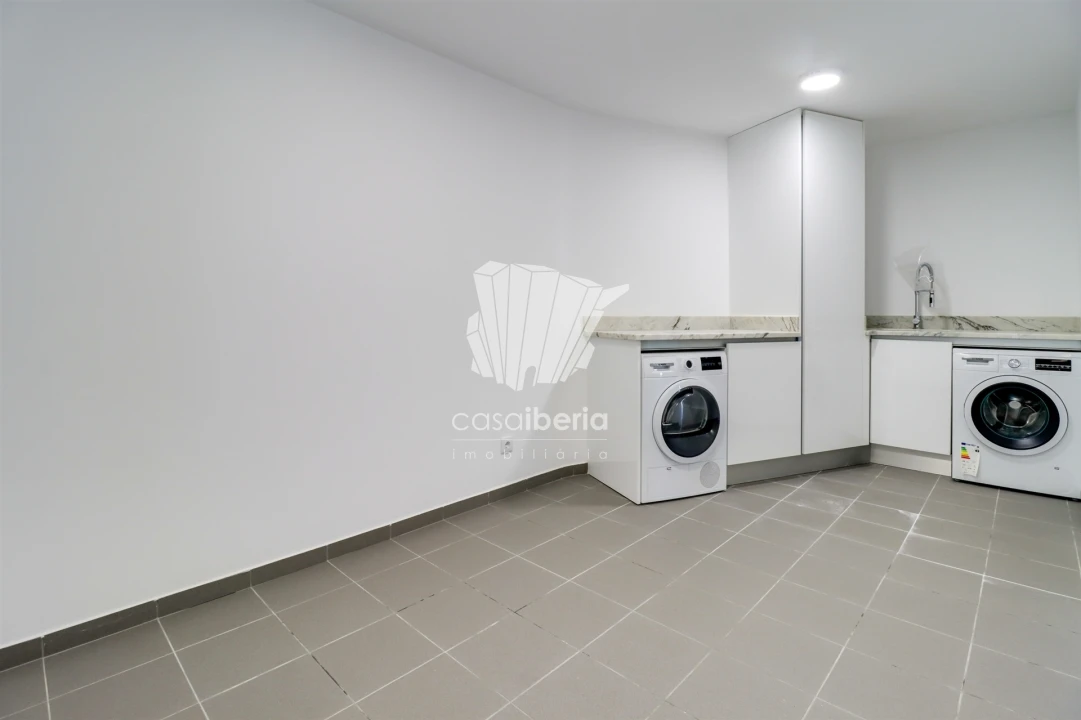 Moradia T4 para Venda em Mexilhoeira Grande Foto 33