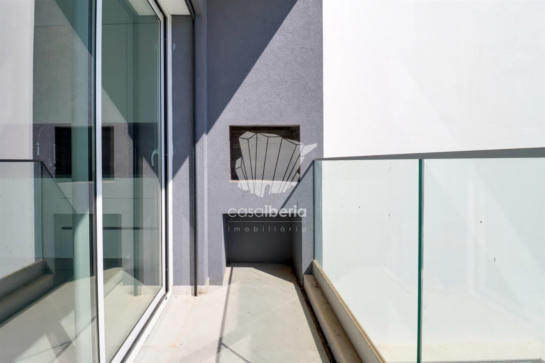 Moradia T4 para Venda em Mexilhoeira Grande Foto 11