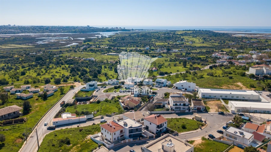 Moradia T4 para Venda em Mexilhoeira Grande Foto 38