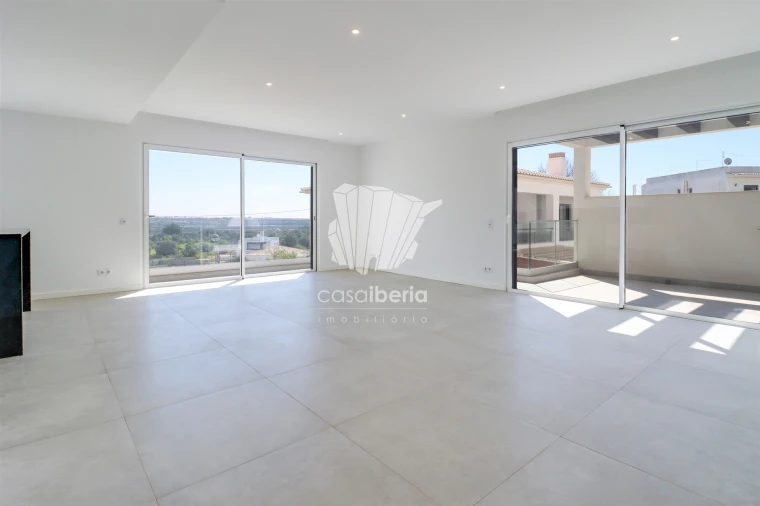 Moradia T4 para Venda em Mexilhoeira Grande Foto 5