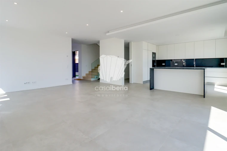 Moradia T4 para Venda em Mexilhoeira Grande Foto 7