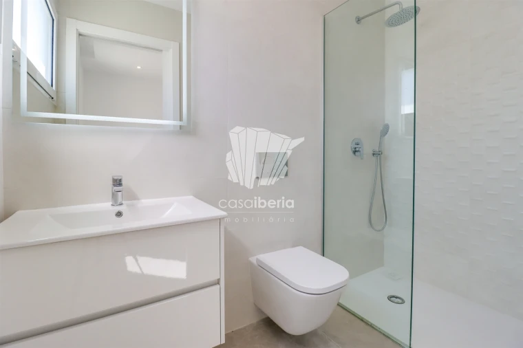 Moradia T4 para Venda em Mexilhoeira Grande Foto 27