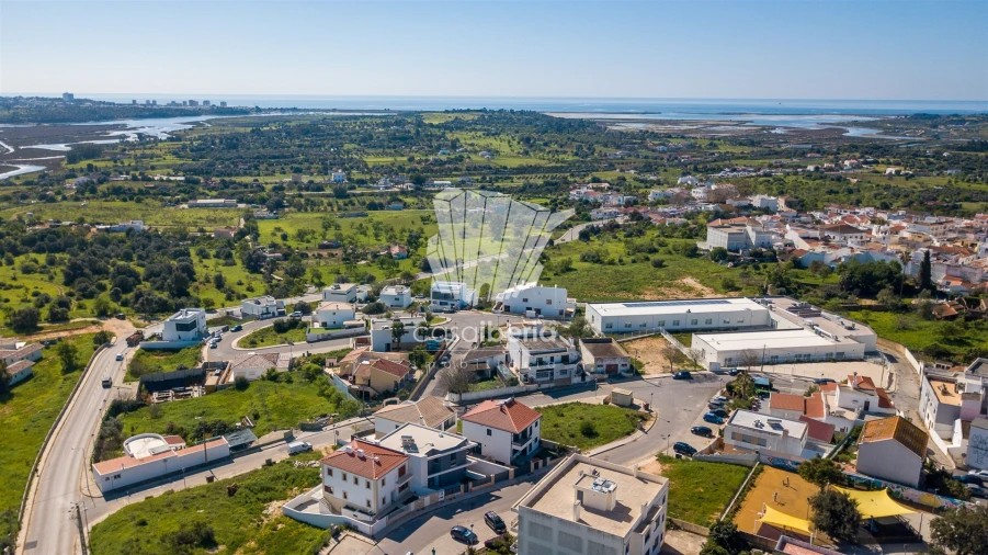 Moradia T4 para Venda em Mexilhoeira Grande Foto 39