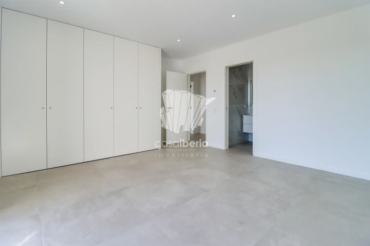 Moradia T4 para Venda em Mexilhoeira Grande Foto 18