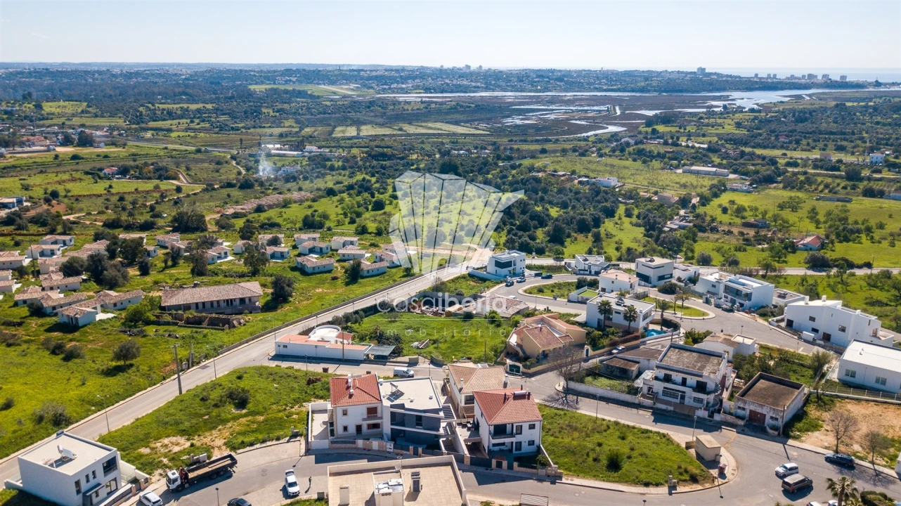 Moradia T4 para Venda em Mexilhoeira Grande Foto 37