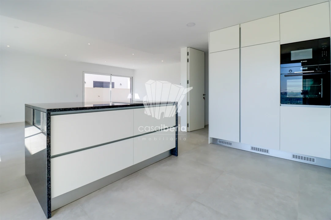 Moradia T4 para Venda em Mexilhoeira Grande Foto 9