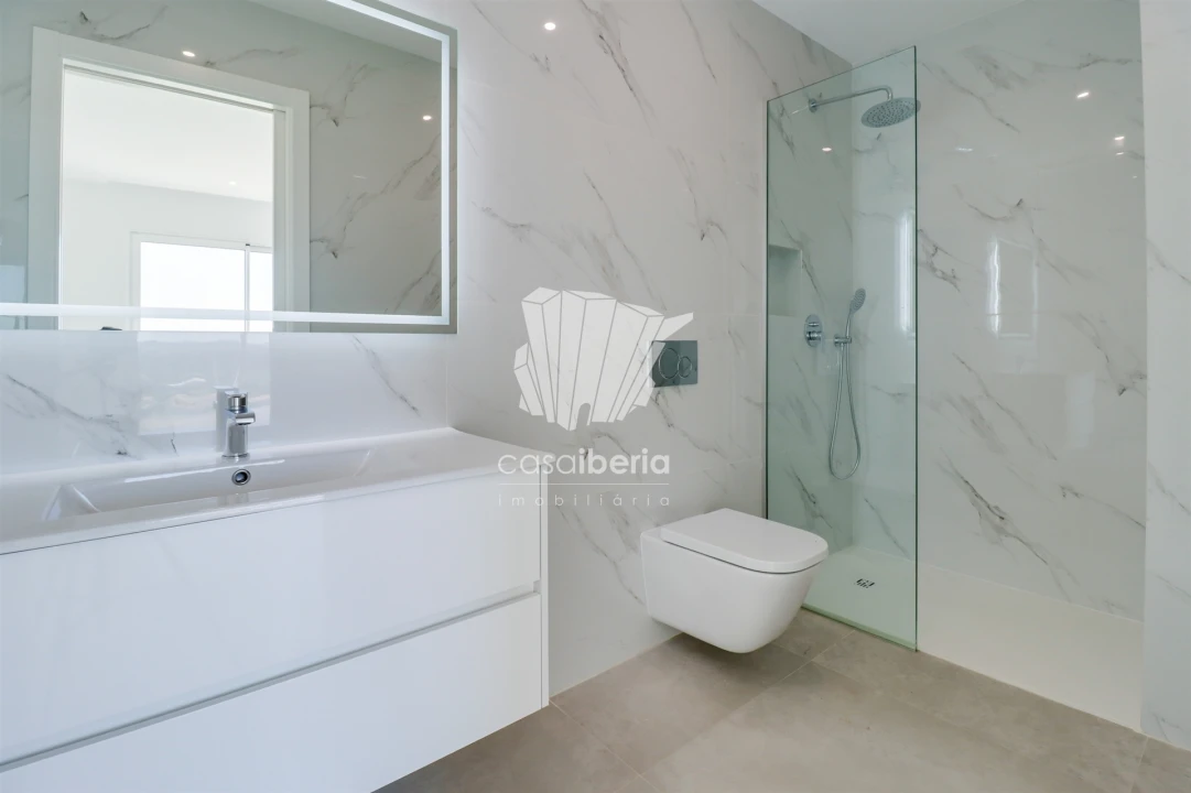 Moradia T4 para Venda em Mexilhoeira Grande Foto 19