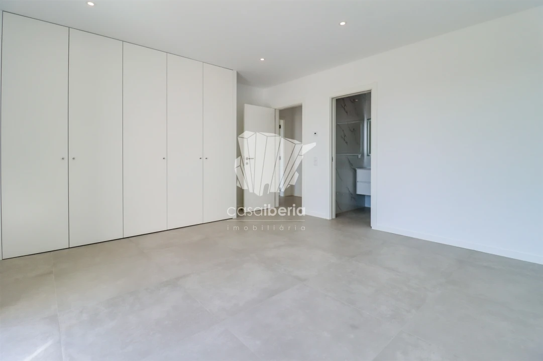 Moradia T4 para Venda em Mexilhoeira Grande Foto 18