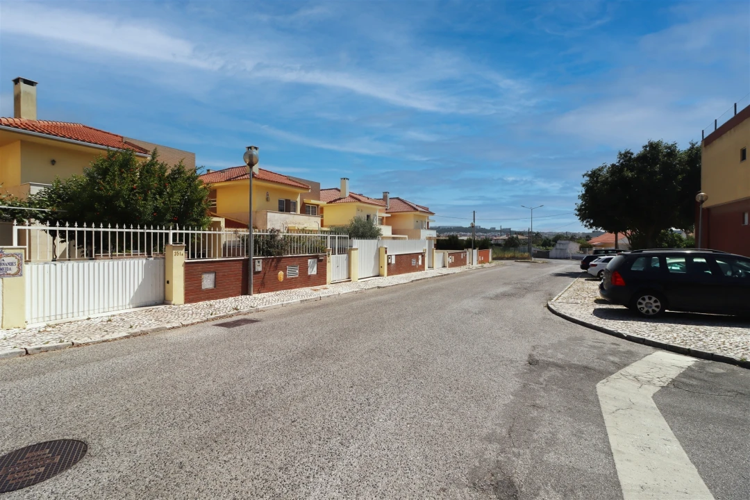 Moradia T5 para Venda em São Domingos de Rana Foto 42